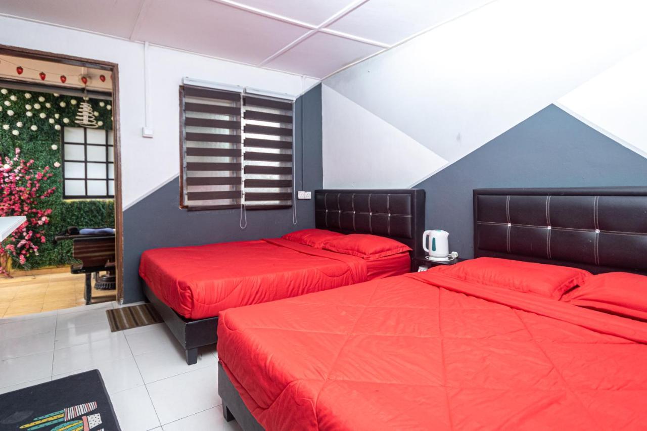 Aiza Homestay Opposite Abang Strawberry Taman Sedia Tanah Rata Exterior photo
