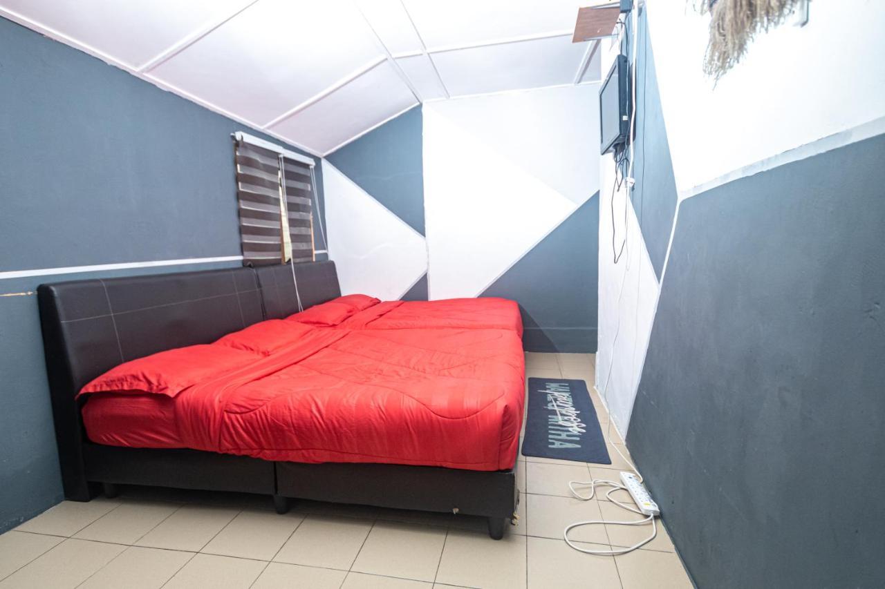 Aiza Homestay Opposite Abang Strawberry Taman Sedia Tanah Rata Exterior photo